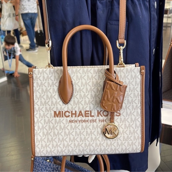 Michael Kors Mirella Small Shopper Top Zip Crossbody Bag Vanilla Logo MK
NWT - Picture 7 of 16